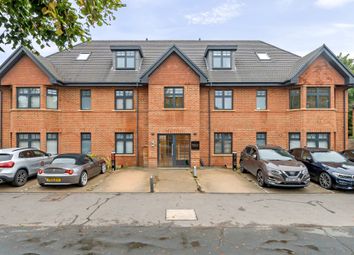 Thumbnail Flat for sale in Hampton Court Way, Thames Ditton