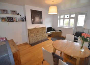 2 Bedrooms Flat to rent in Althorne Gardens, London E18