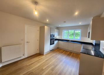 Thumbnail 3 bedroom detached house to rent in 220 Leatherhead Road, Chessington