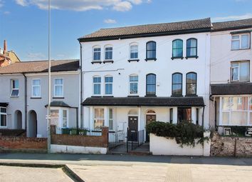 Thumbnail Flat to rent in Buckingham Road, Aylesbury