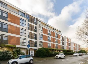 Thumbnail Flat to rent in Victoria Avenue, West Molesey