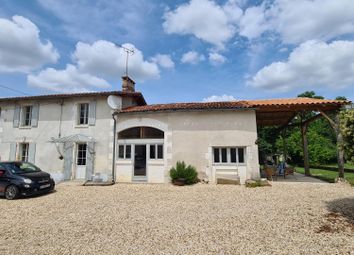 Thumbnail Country house for sale in Aubeterre-Sur-Dronne, Charente, France - 16390