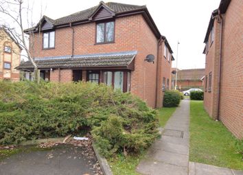Thumbnail Terraced house to rent in Oakview, Wokingham