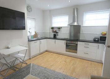 2 Bedrooms Flat to rent in Broomfield Park, Middleton, Manchester M24