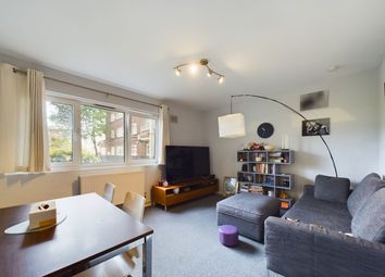 Thumbnail Flat for sale in Binfield Road, London