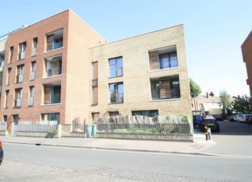 2 Bedrooms Flat for sale in Oberon Court, East Ham, London E6