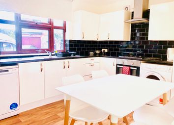 2 Bedrooms Flat to rent in Robin Crescent, London E6