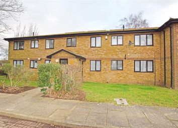 Thumbnail Flat to rent in Meresborough Road, Rainham, Gillingham