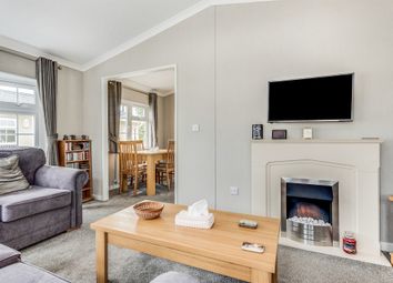 2 bed mobile/park home for sale in Sellwood Drive, Carterton OX18