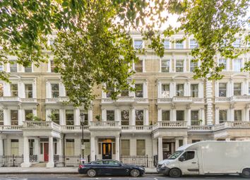2 Bedrooms Flat to rent in Courtfield Gardens, South Kensington SW5