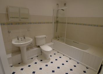 Thumbnail Flat to rent in West Grove, London