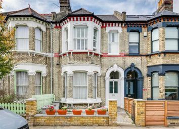 3 Bedrooms Flat for sale in Arminger Road, Shepherds Bush, London W12