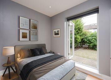 Thumbnail Flat to rent in Sandycombe Road, Kew, Tw