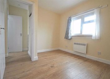 1 Bedrooms Flat to rent in The Roundway, London N17