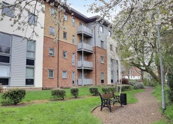 2 Bedrooms Flat for sale in Millicent Grove, Palmers Green N13