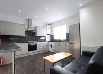 4 Bedrooms Maisonette to rent in Cleveleys Road, London E5