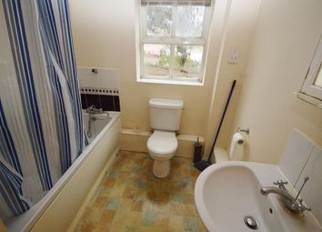 Thumbnail Flat to rent in Hurworth Avenue, Slough, Berkshire