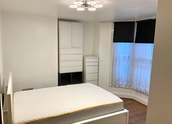 Thumbnail Flat to rent in Woodstock Road, London