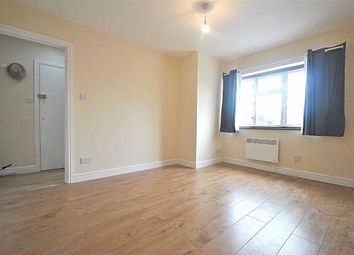 1 Bedrooms Flat to rent in The Roundway, London N17