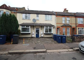 Thumbnail Flat to rent in Crescent Road, Barnet