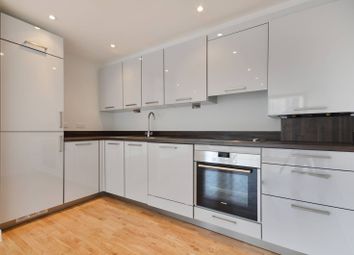 2 Bedrooms Flat to rent in The White Cube, Lewisham, London SE13