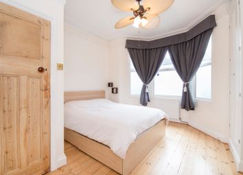 2 Bedrooms Flat for sale in Buchanan Gardens, London NW10