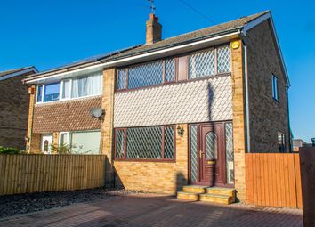 3 Bedrooms Semi-detached house for sale in Denshaw Drive, Morley LS27