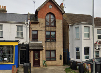 Thumbnail 2 bed flat to rent in Wellesley Road, Clacton-On-Sea