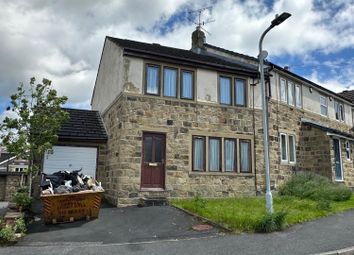 Thumbnail Town house for sale in Brackendale, Bradford