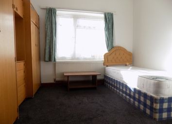 Thumbnail 1 bed flat to rent in Selbourne Road, Luton