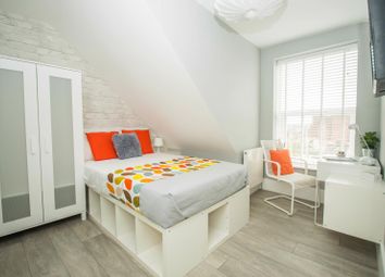 5 Bedroom Semi-detached house for rent