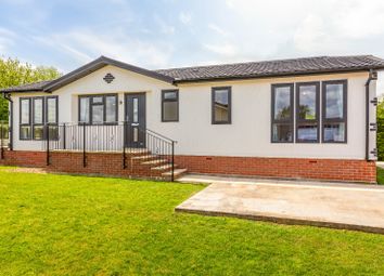 Thumbnail Mobile/park home for sale in Mere Road, Lincolnshire, Lincoln
