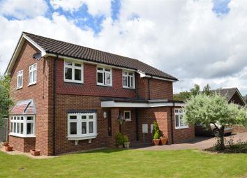 Thumbnail Maisonette for sale in Rosehill Park, Emmer Green, Reading