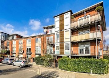 Thumbnail Flat to rent in Hunt Close, London