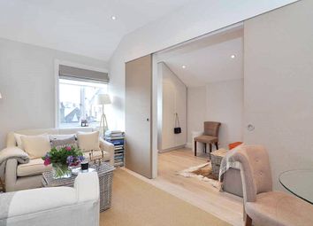 Thumbnail 1 bed flat to rent in Cadogan Gardens, Sloane Square