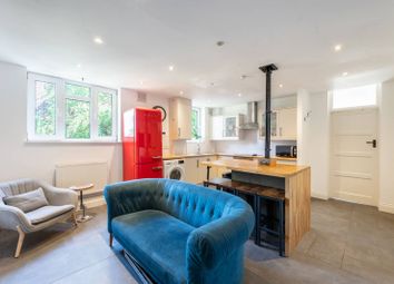 Thumbnail 2 bed flat for sale in Kings Avenue, Clapham, London