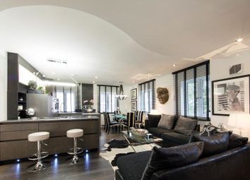 2 Bedrooms Flat to rent in The Mount, London NW3