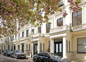 Thumbnail 2 bed flat for sale in Queens Gardens, London