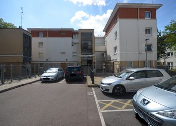 3 Bedrooms Flat to rent in Hamlets Way, Mile End E3