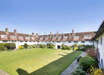 2 Bedrooms Flat for sale in Waterlow Court, Heath Close, London NW11