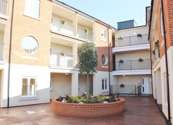 2 Bedrooms Flat for sale in Station Road, Egham, Surrey TW20