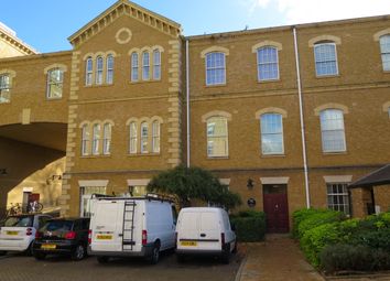 2 Bedrooms Flat to rent in Princess Park Manor East Wing, Royal Drive, London N11