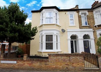 2 Bedrooms Flat for sale in Leybourne Road, Bushwood E11