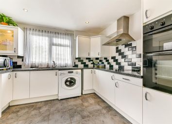 3 Bedrooms Semi-detached house for sale in Radstock Way, Merstham RH1