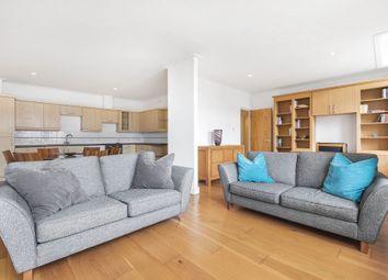 Thumbnail Flat for sale in City Approach, London
