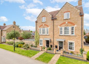 Thumbnail Town house for sale in Copperfield Close, Fairfield, Hitchin