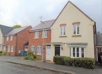 3 Bedrooms Semi-detached house to rent in Goddards Close, Farnborough GU14