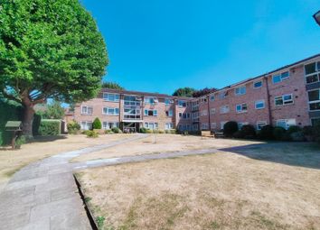 Thumbnail 2 bed flat to rent in Hempstead Road, Watford, Hertfordshire