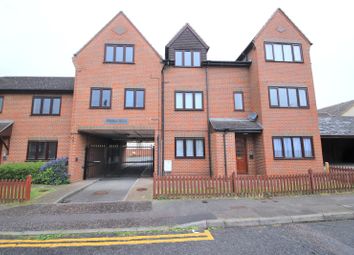 Thumbnail Flat to rent in Runnymede Road, Stanford-Le-Hope, Essex