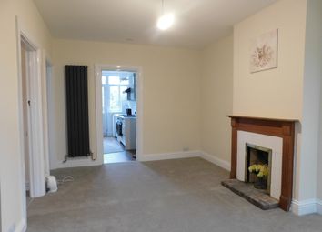 2 Bedrooms Flat to rent in Station Approach, Norbiton Avenue, Norbiton, Kingston Upon Thames KT1